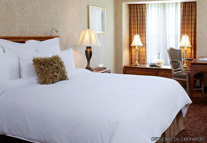 The Del Monte Lodge Renaissance Rochester Hotel & Spa Exterior foto